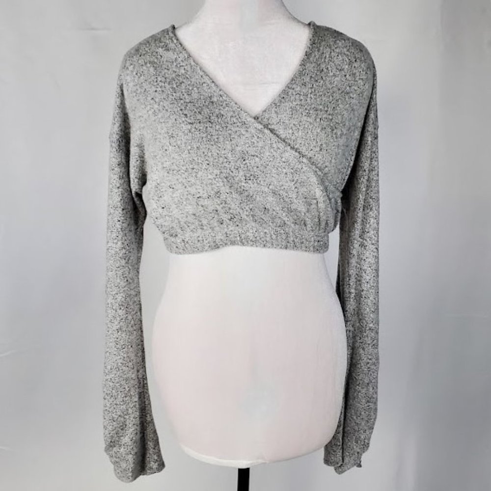 Love Tree Long Sleeved Gray Crop Top Size M